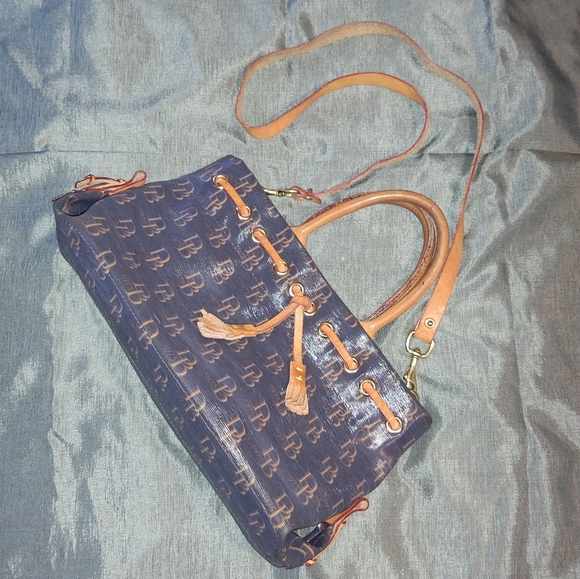 Dooney & Bourke - Picture 3 of 9